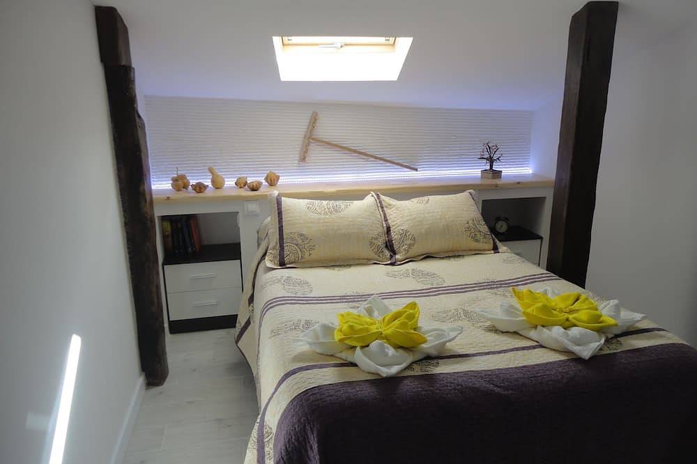 Entire apartment, Very spacious and bright apartment in the Plaza Mayor of Béjar in Béjar, Salamanca Province