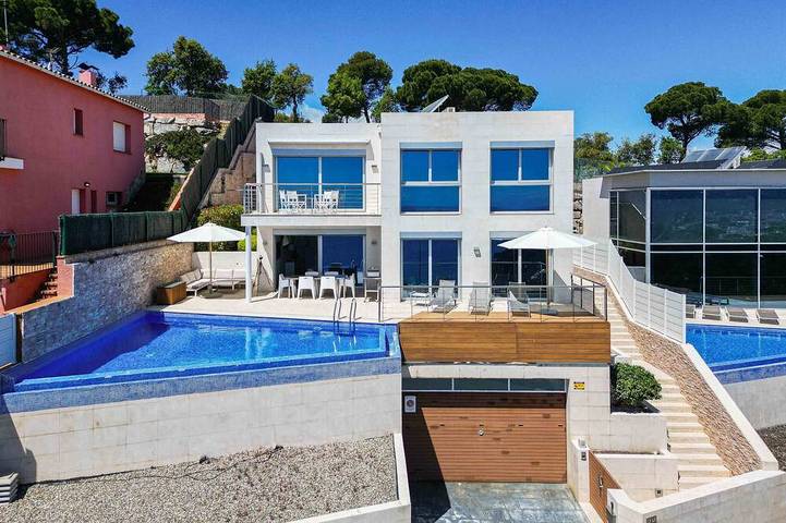 Villa for 8 people, with terrace and pool as well as garden - 1