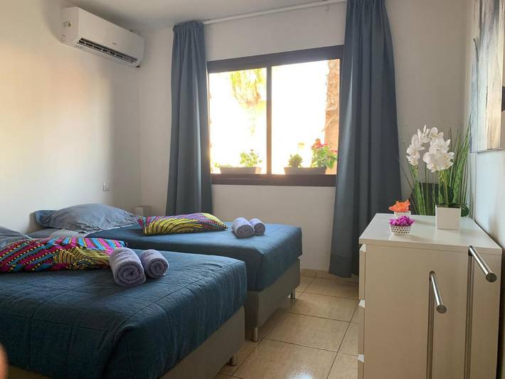 Alojamiento y desayuno para 2 personas, con Terraza y Jardín además de Piscina y Vistas en Corralejo