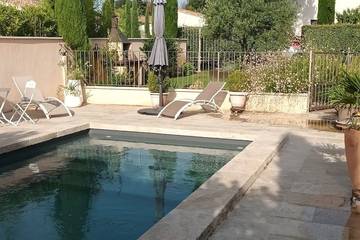 Gîte pour 4 personnes, avec jardin et terrasse à Aubignan