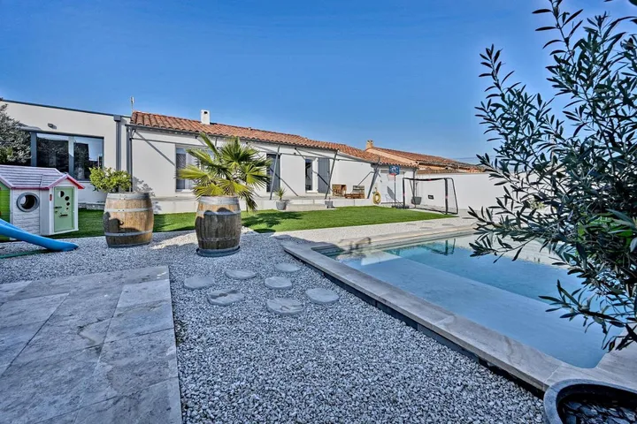 Villa für 8 Personen, mit Pool und Terrasse sowie Garten - 1