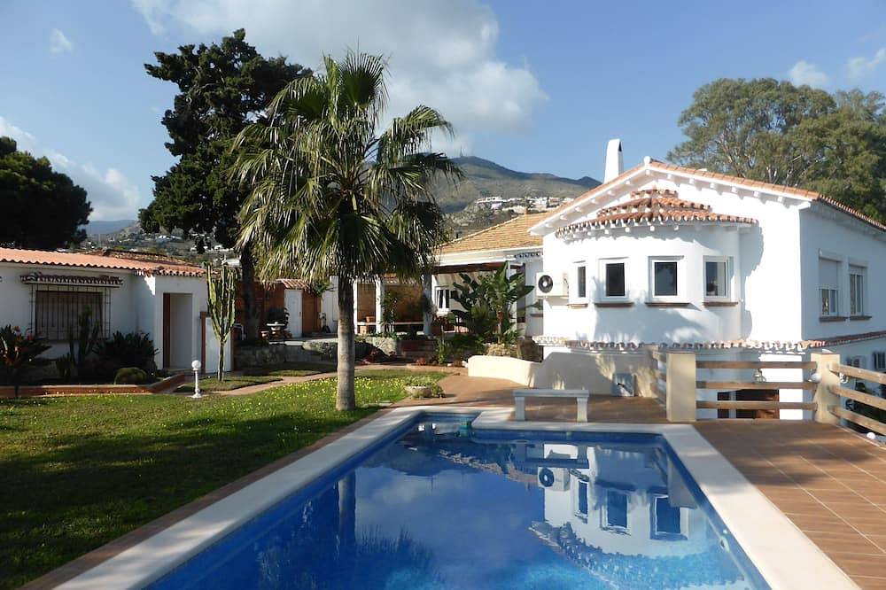 Entire apartment, Beautiful views, garden and quiet area! Very spacious and redecorated 2025 in Torremuelle, Benalmádena