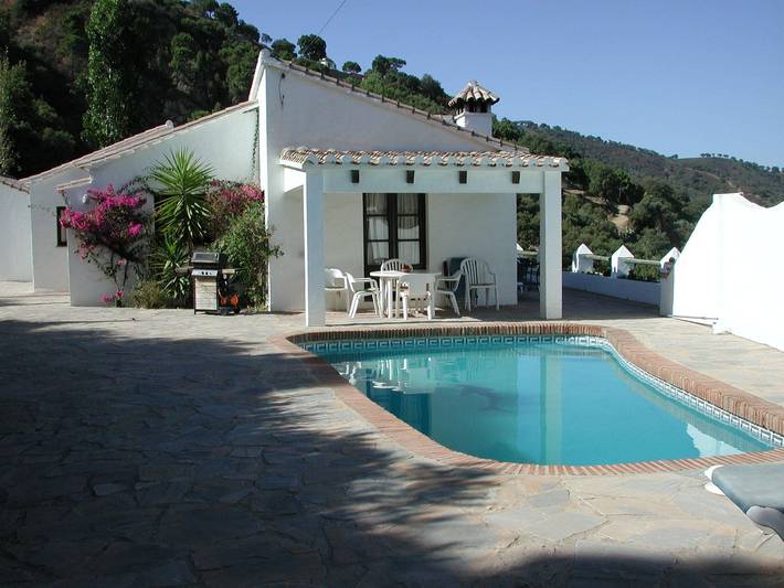 Apartamento para 4 personas, con jardín y piscina, Familias con niños en Casares