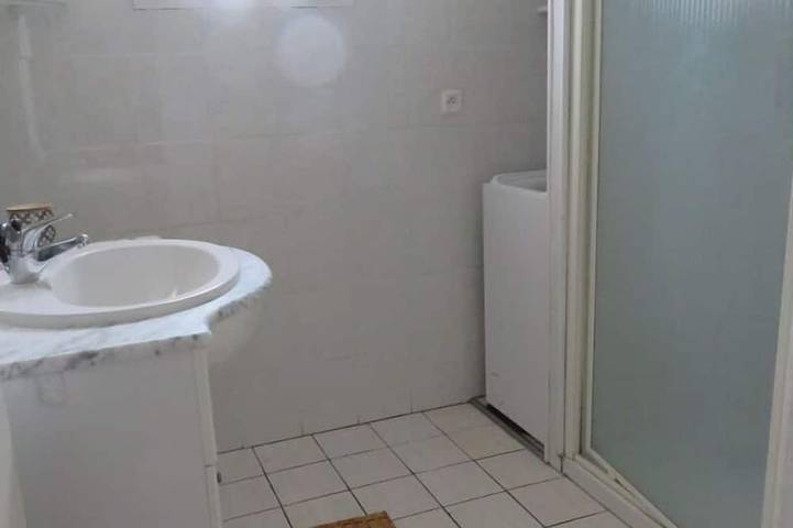 Gîte pour 4 personnes, avec terrasse et piscine dans Plage de la Garonnette - 3