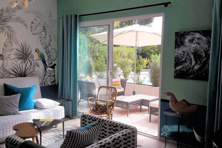 Appartement de vacances pour 4 personnes, avec jardin ainsi que terrasse et piscine