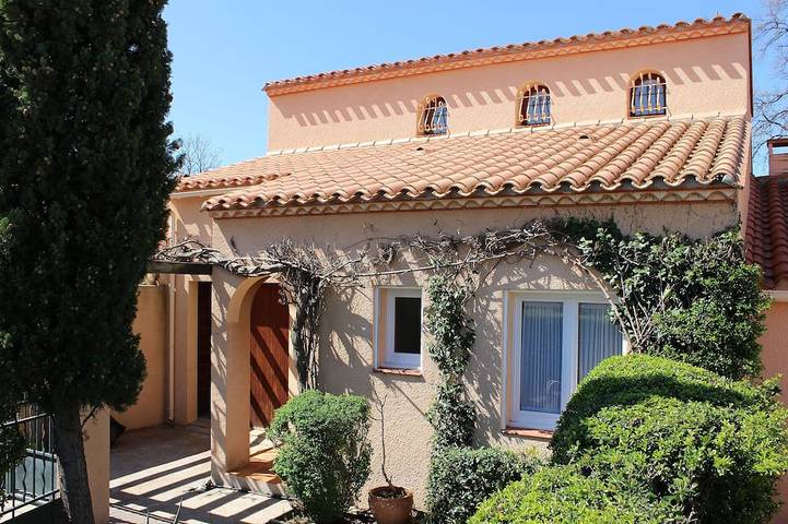 Location de vacances pour 8 personnes, avec jardin à Saint-Génis-des-Fontaines