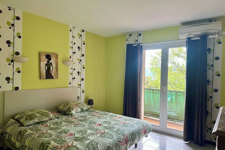 Gîte pour 10 personnes, avec balcon et jardin dans Office de Tourisme des Salles sur Verdon - 2