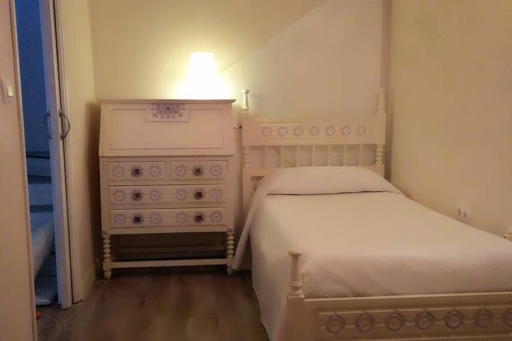 ¡Perfect 8-bedroom house with AC in cool Valdealgorfa in Valdealgorfa, Région de Teruel