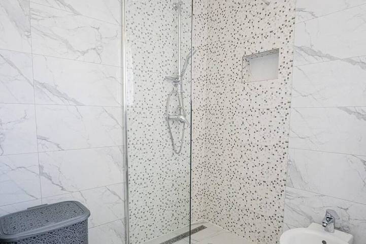 Ganze Wohnung, 3-Zimmer-Ferienwohnung mit Pool Zmijavci, Zagora in Imotski, Makarska Riviera