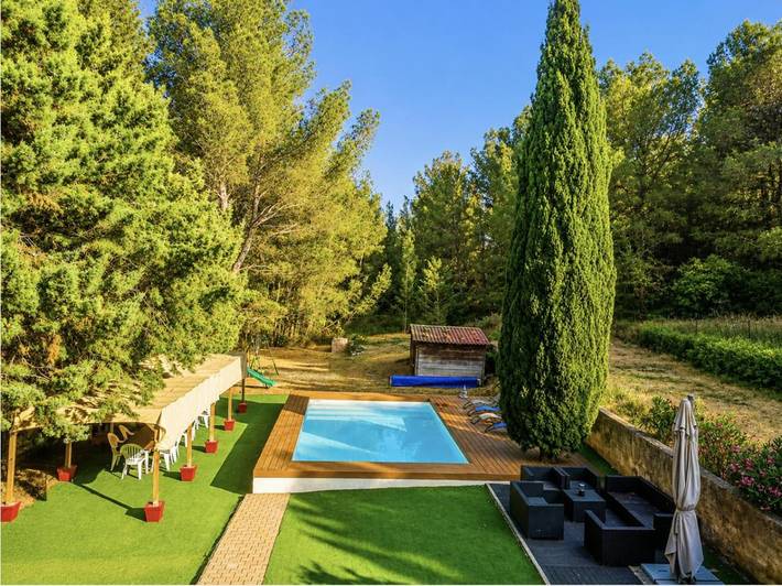 Gîte pour 4 personnes, avec Terrasse ainsi que Jardin et Piscine à Saint-Mitre-les-Remparts - 3
