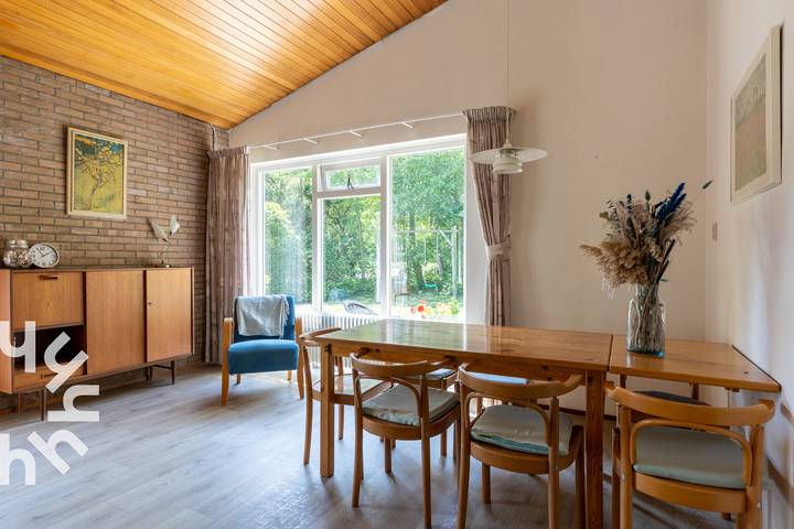 A spacious 6 pers. bungalow with sunny garden, located 1.5km from the beach in Oostkapelle in Oostkapelle, Walcheren