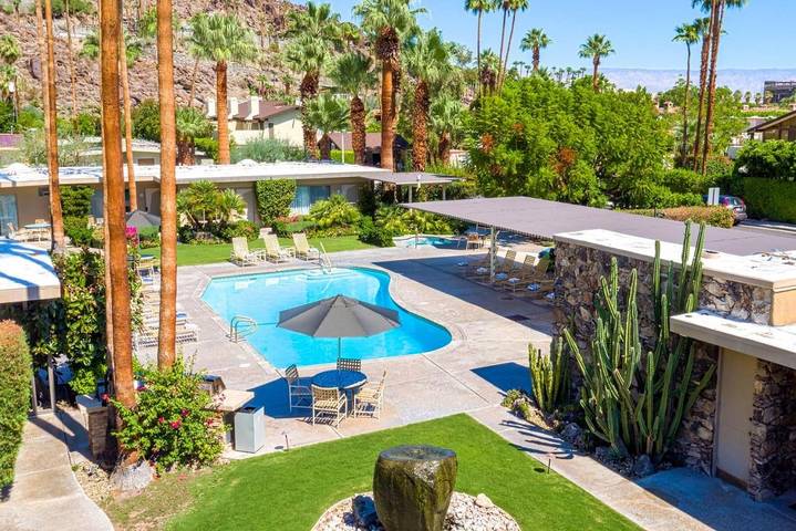 Apartamento para 2 personas, con jacuzzi además de piscina y jardín en Palm Springs