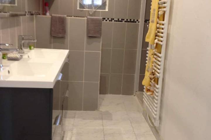 Location de vacances pour 4 personnes, avec piscine ainsi que terrasse et jardin à Châteauneuf-le-Rouge - 3