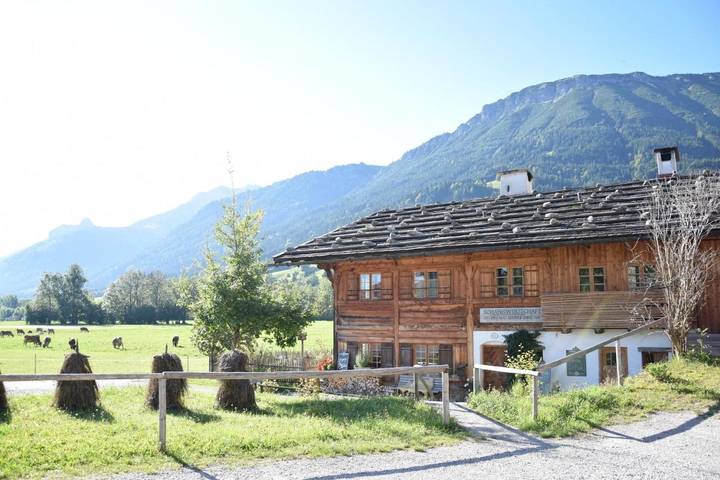 Ferienwohnung für 6 Personen, mit Balkon und Terrasse sowie Garten und Ausblick