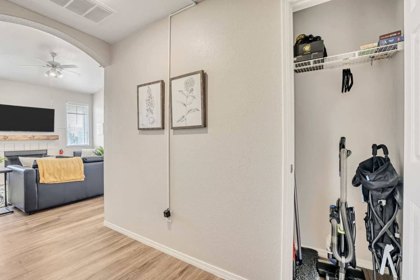 Entire apartment, Welcoming 2Br: Pool, Gym, Near Hill Afb & Lagoon in Davis County