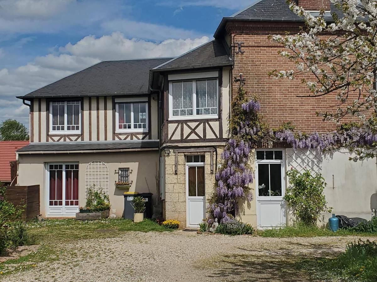 Chambres d'hôtes Les Glycines et petit déjeuner in Arnières-sur-Iton, Région d'Évreux