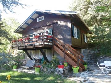 Chalet pour 4 personnes, avec terrasse dans l' Aude