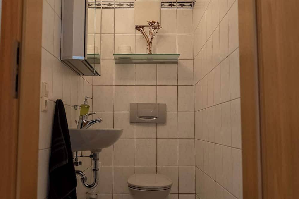 Ganze Wohnung, Spacious 3Br in Böblingen, Walk to Lakes, Transit & Authentic German Restaurant in Böblingen, Landkreis Böblingen