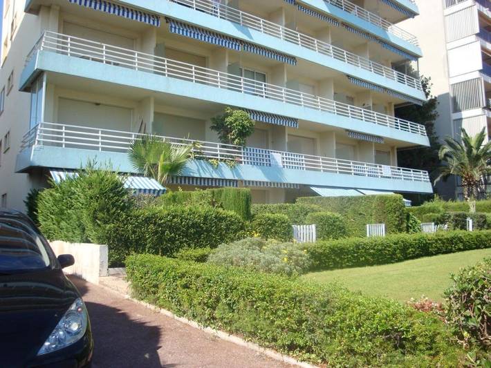 Gîte pour 2 personnes, avec vue et jardin dans Golfe-Juan - 3