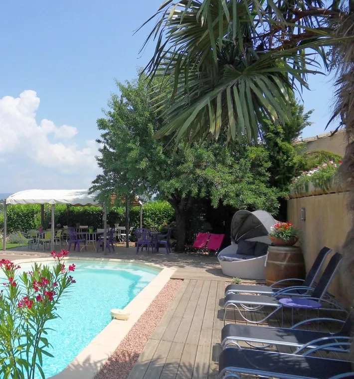 Alojamiento y desayuno para 2 personas, con jardín y piscina - 1