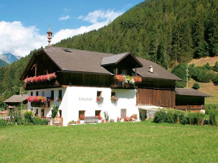 Ganze Wohnung, Ferienwohnung 'Loderhof Sternenhimmel' mit Bergblick, Gemeinschaftsgarten und Wi-Fi in Sand in Taufers, Kronplatz