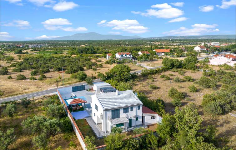 Ferienhaus für 9 Personen, mit Terrasse und Pool sowie Garten, mit Haustier in Grad Šibenik - 3