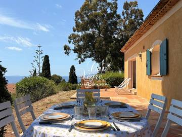 Location de vacances pour 8 personnes, avec jardin et balcon, adapté aux familles à Rayol-Canadel-sur-Mer