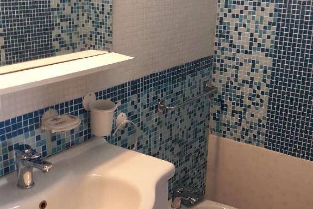 Apartment für 4 Personen in einer Villa, 100 m vom Sandstrand entfernt in Torre Chianca, Lecce Provinz