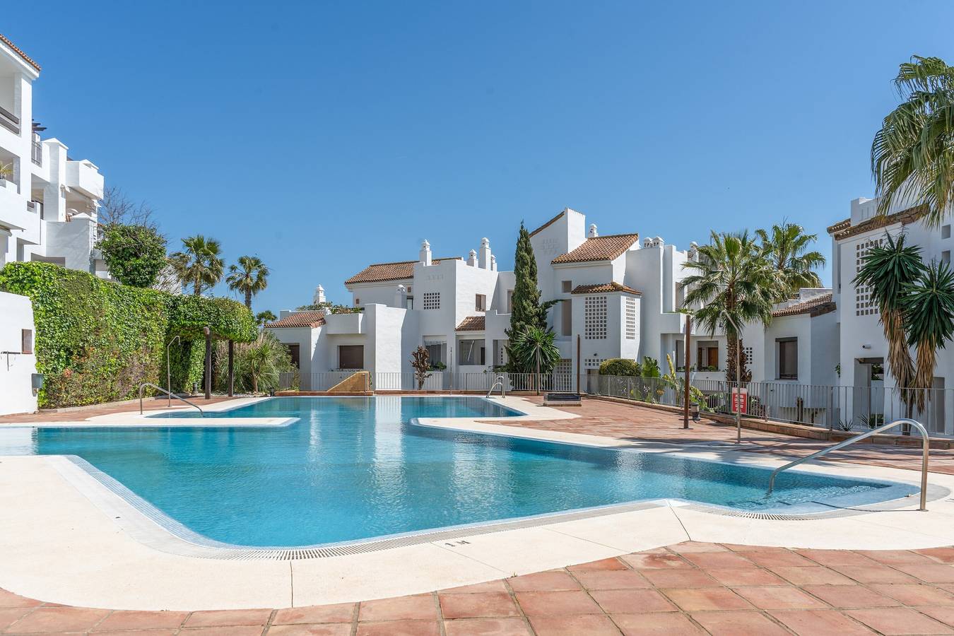 Feriehus for 6 personer med hage in Playa de La Alcaidesa, San Roque