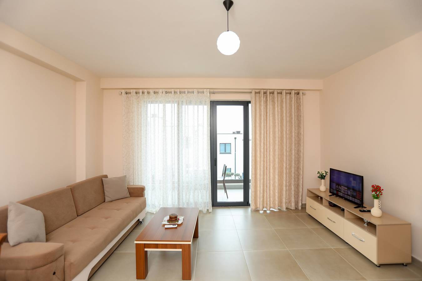 Apartamento entero, Apartamento de vacaciones para 4 personas con balcón in Vlorë (Ciudad), Vlorë