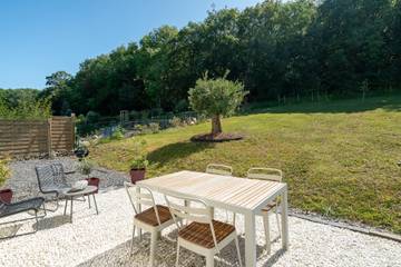 Gîte pour 4 personnes, avec jardin et terrasse à Commes