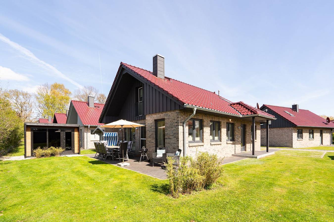 Großzügiges Haus für 8 Personen und Hund mit Kamin, Sauna & Garten - Strandnah! in Südstrand Pelzerhaken, Ostholstein