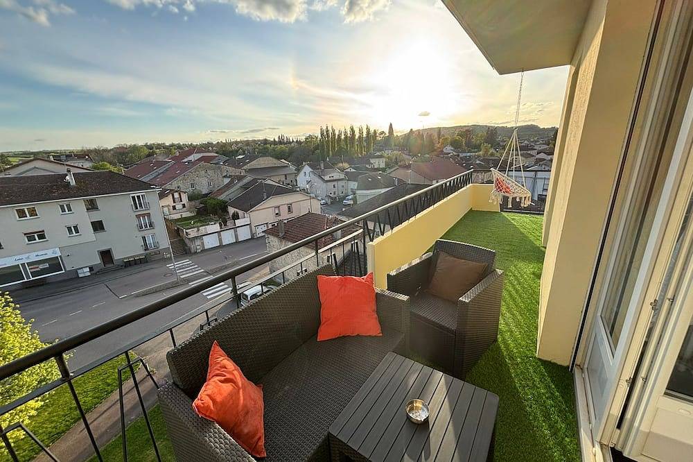 Appartement entier, Vittel Panoramique - Appartement 3 chambres 75 m2 - Balcon - Fibre in Vittel, Neufchâteau