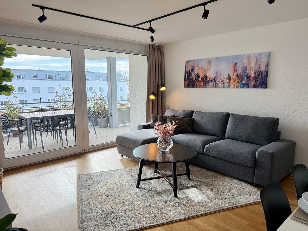 Ganze Wohnung, Big City Apartment, Balcony, 3 Br, 1 Lot, Main Stn in Böblingen, Landkreis Böblingen