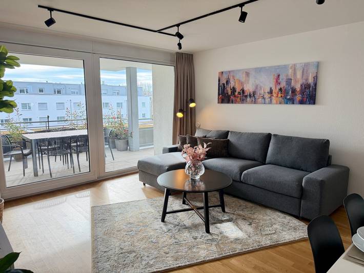 Geheel appartement, Ruim Stadsappartement met Balkon, 3 Slaapkamers, 1 Parkeerplaats, Dichtbij Station in Böblingen (stad), Landkreis Böblingen