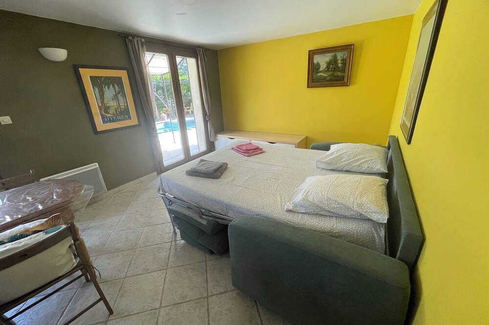 Geheel appartement, Idyllic getaway Bas de Villa : Studio private pool garden in Pierrefeu-du-Var, Toulon regio
