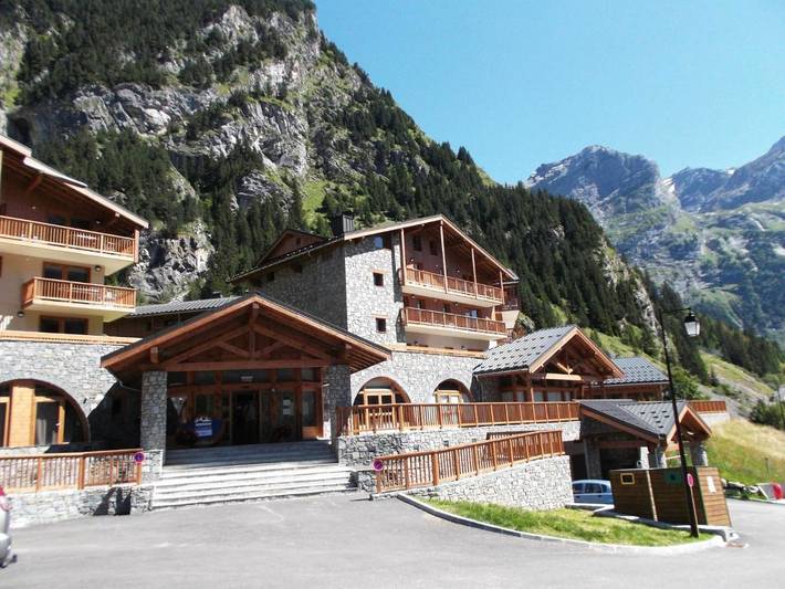 Parc de vacances pour 6 personnes, avec Balcon et Terrasse ainsi que Jacuzzi et Piscine en Savoie