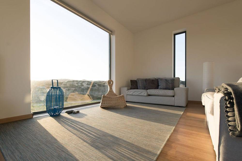 Villa mit Pool 800 m vom Strand entfernt. in Bordeira, Naturpark Südwest-Alentejo und Costa Vicentina