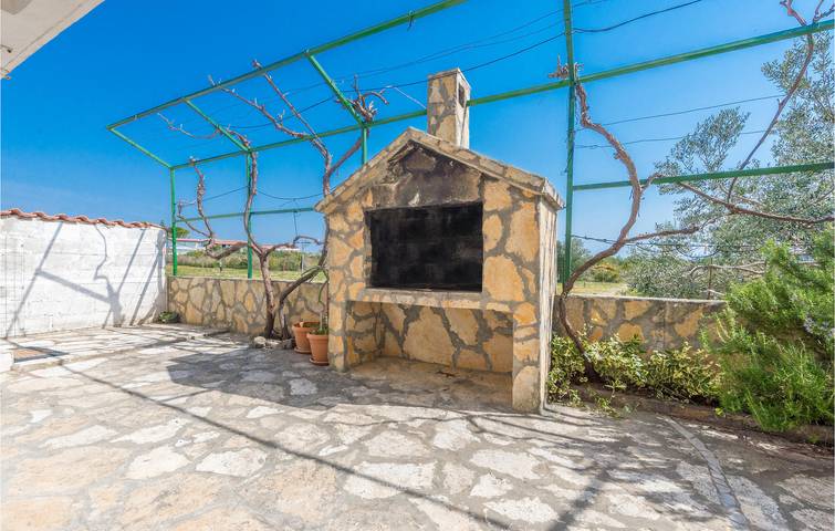 Ganze Ferienwohnung, Apartment am Meer mit Terrasse, Küche und guter Anbindung an Vodice in Tribunj, Šibenik-Knin