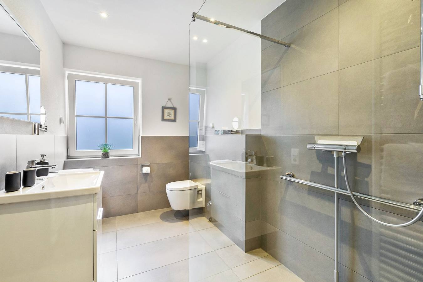 Ganze Wohnung, Ferienwohnung 'Amsel A, 50qm' mit Bergblick, privater Terrasse und Wlan in Lennestadt, Sauerland