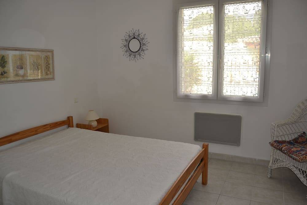 Air-conditioned villa with private pool 100 m from the start of the Mont Ventoux climb in Malaucène, Parque natural regional del Mont Ventoux