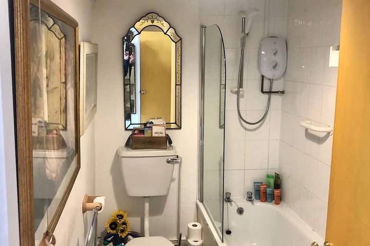Ganze Wohnung, Direkt am Meer, schöner Balkon, geräumige Wohnung in Hastings, Ost Sussex