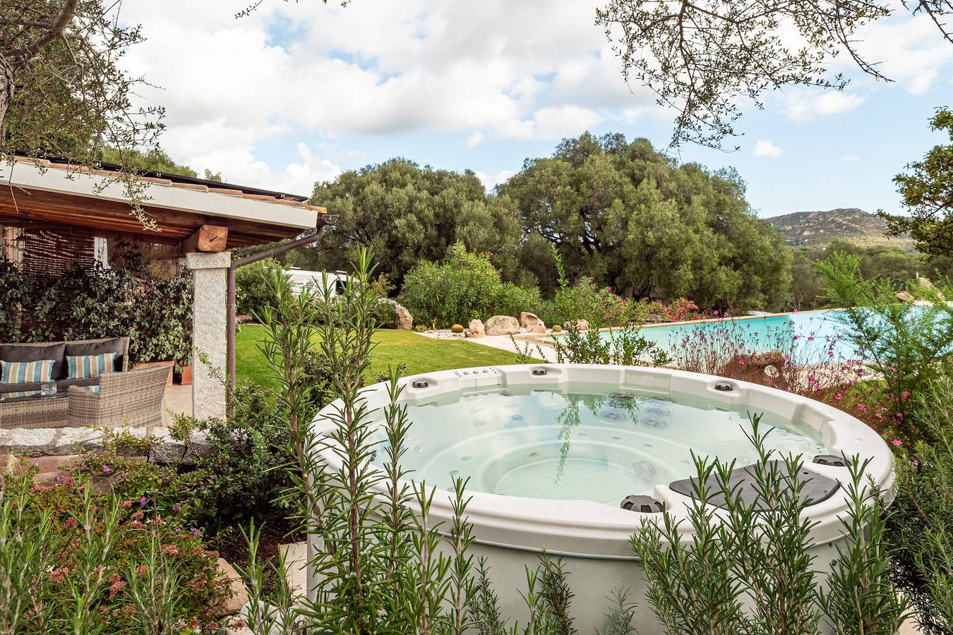 Appartamento intero, Appartamento 'Sarda Bella Private Pool' con Vista Montagna, Wi-Fi e Aria Condizionata in Rudalza, Olbia