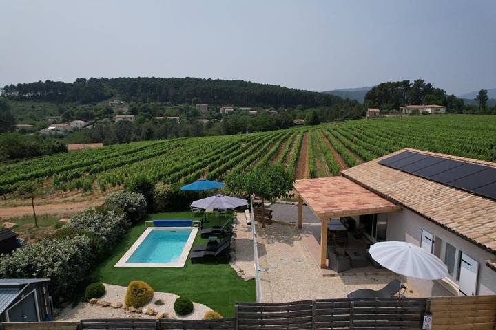 Maison de vacances pour 6 personnes, avec Terrasse et Jardin ainsi que Piscine et Vue à Joyeuse