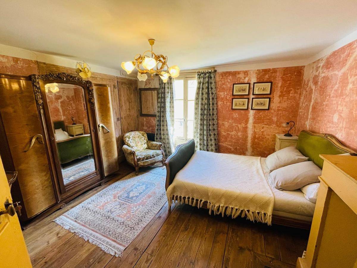 Double Room with Private Bathroom in Le Puy-en-Velay, Haute-Loire