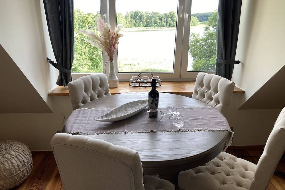 Ganze Wohnung, Romantische Ferienwohnung mit Blick auf den Densowsee in Densow, Templin