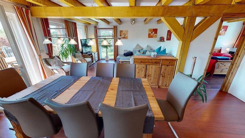 Ferienwohnung für 8 Personen, mit Balkon und Whirlpool sowie Garten und Pool in Lutterbek