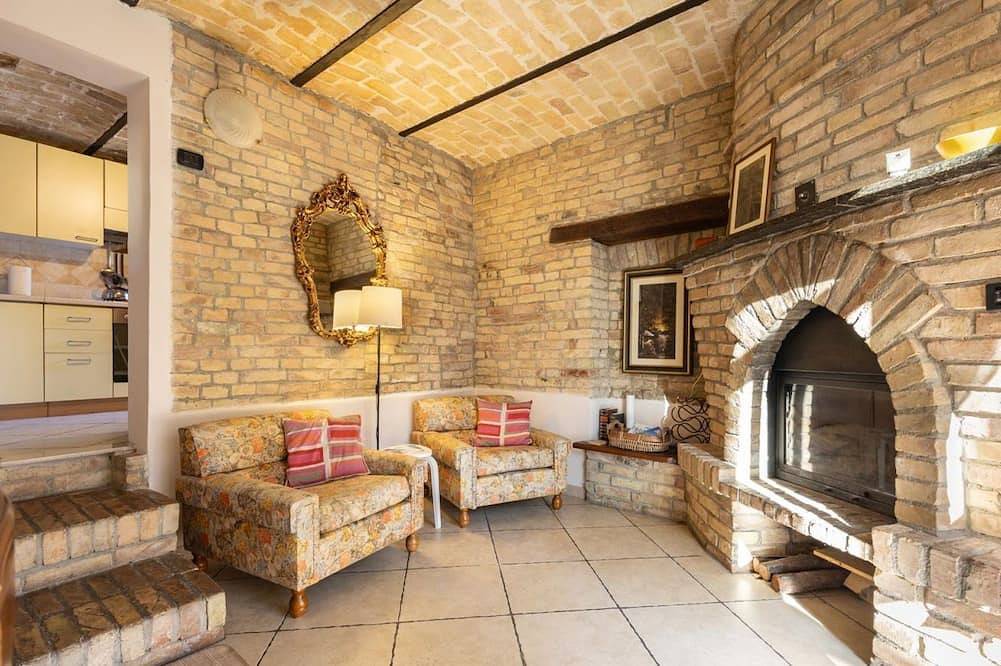 Apartamento entero, La Casa sul Piazzale by Rentbeat  in Chieti, Provincia de Chieti