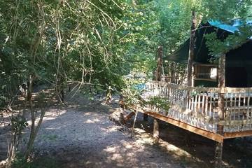 Cabane en bois pour 10 personnes, avec jacuzzi ainsi que balcon et jardin en Corrèze