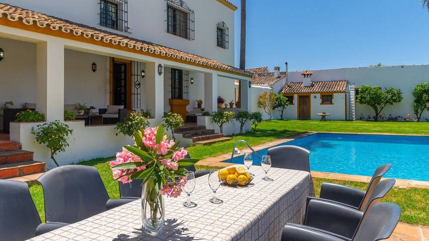 Casa rural para 16 personas, con balcón/terraza y piscina en Setenil de las Bodegas